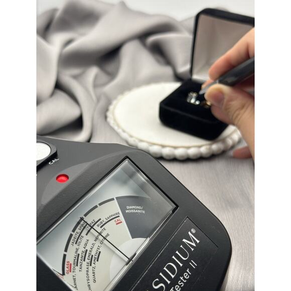 9k Yellow Gold Topaz & Diamond Ring SZ 8 / 3 Grams - Picture 6 of 8